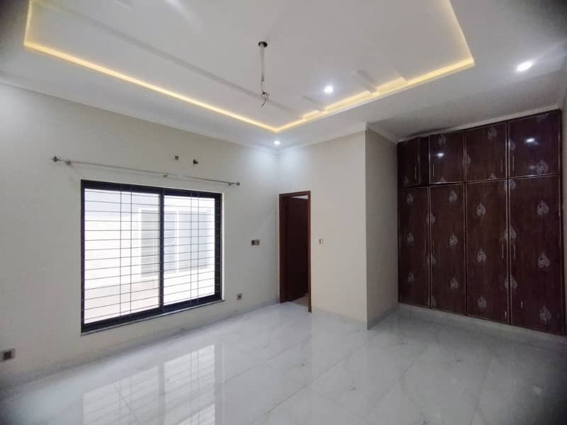 In LDA Avenue 10 Marla House For Sale 5