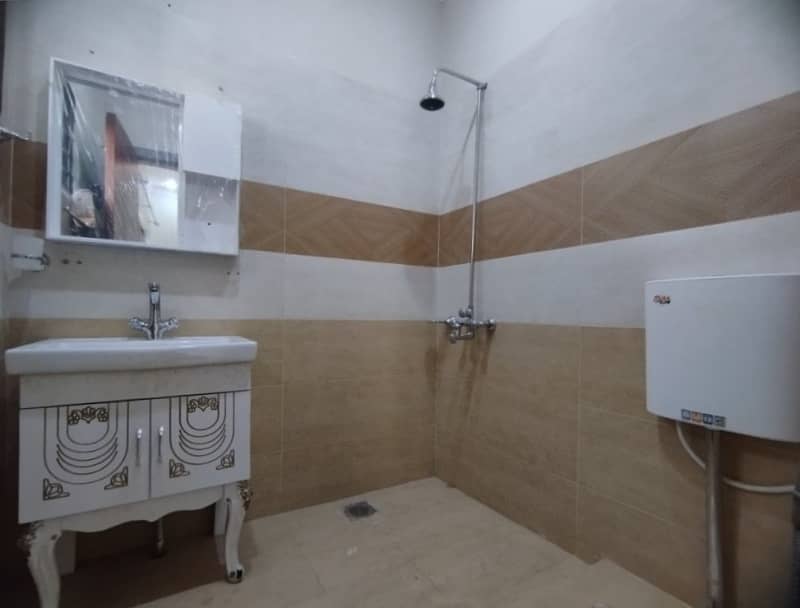 In LDA Avenue 10 Marla House For Sale 7