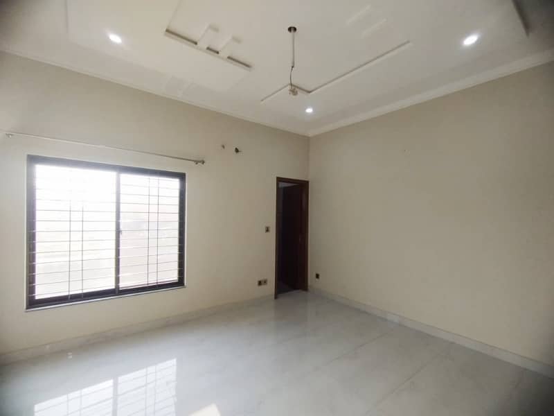 In LDA Avenue 10 Marla House For Sale 9