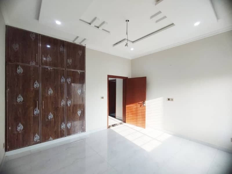 In LDA Avenue 10 Marla House For Sale 10