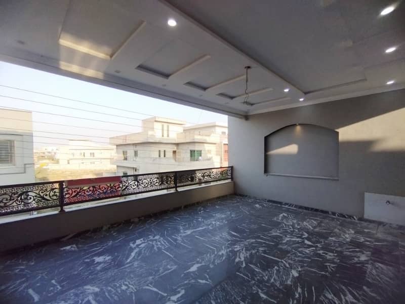 In LDA Avenue 10 Marla House For Sale 13