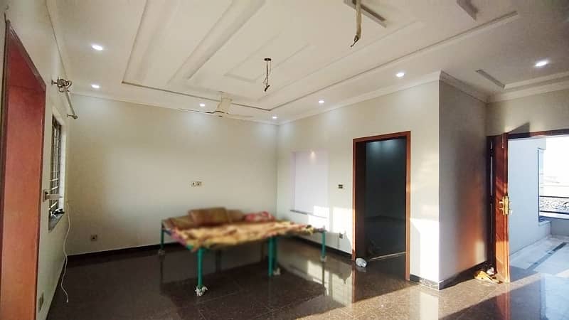 In LDA Avenue 10 Marla House For Sale 16