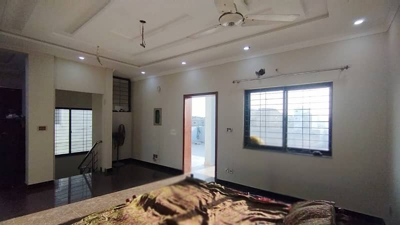 In LDA Avenue 10 Marla House For Sale 17