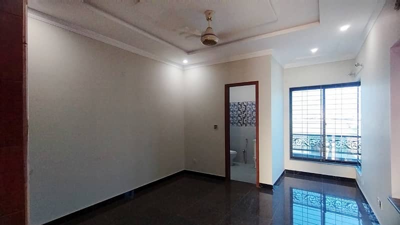 In LDA Avenue 10 Marla House For Sale 21