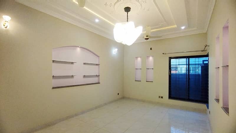 In LDA Avenue 10 Marla House For Sale 27