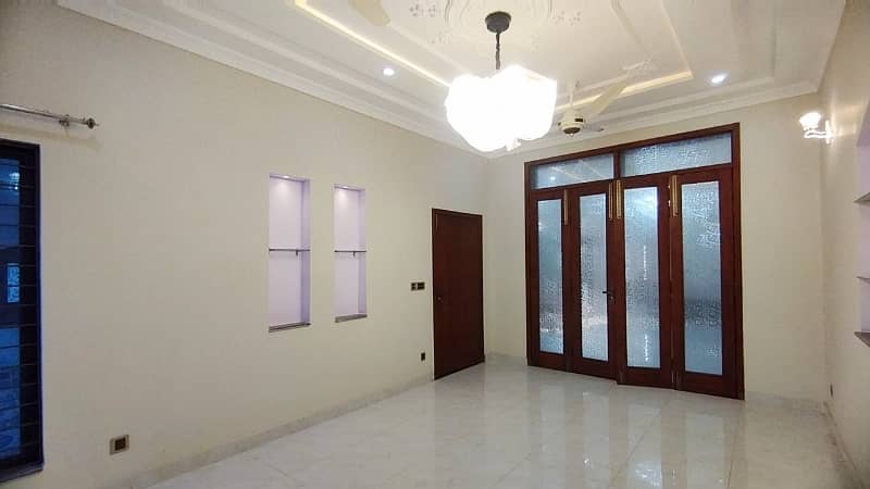 In LDA Avenue 10 Marla House For Sale 28