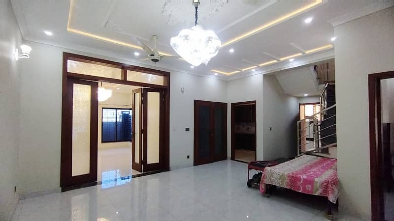 In LDA Avenue 10 Marla House For Sale 31