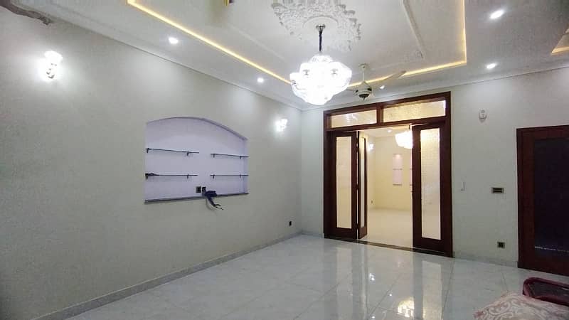 In LDA Avenue 10 Marla House For Sale 32