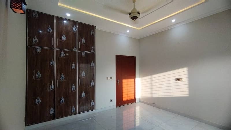 In LDA Avenue 10 Marla House For Sale 40