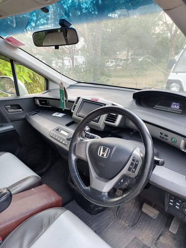 Honda Freed 2012 4