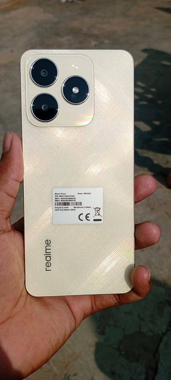 Realme C61. . . . 6gb 128gb in 10 months o1qq1qnline warranty only set 2