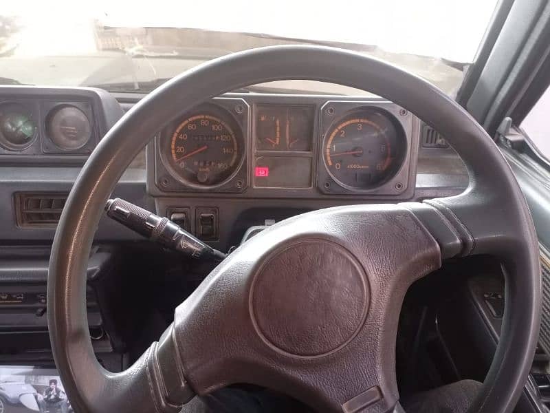 Mitsubishi Pajero 1989 6