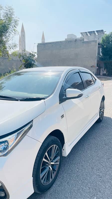 Toyota Corolla Altis 1.6 2018 4