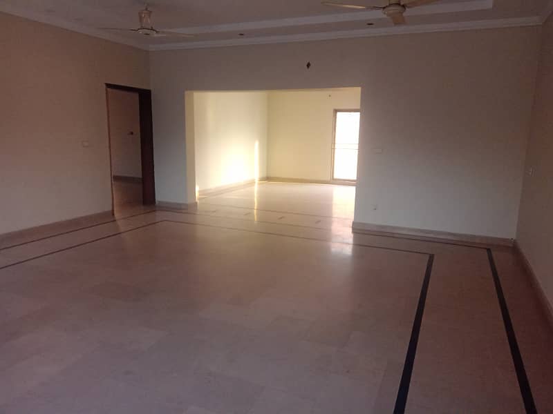 1 kanal outstanding independent upper portion with separate main gate 3 bedroom in model town D Block for rent 4