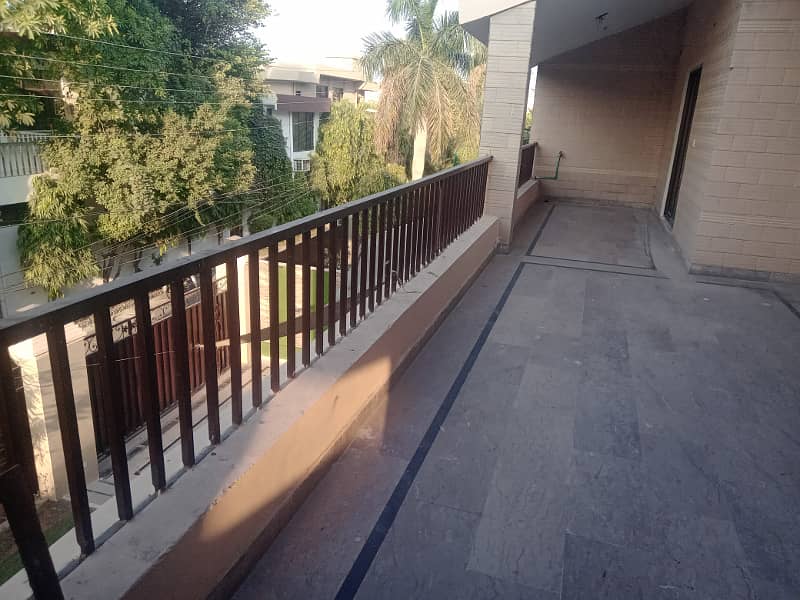 1 kanal outstanding independent upper portion with separate main gate 3 bedroom in model town D Block for rent 5