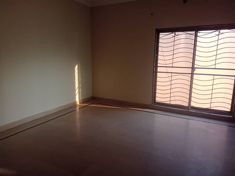 1 kanal outstanding independent upper portion with separate main gate 3 bedroom in model town D Block for rent 7