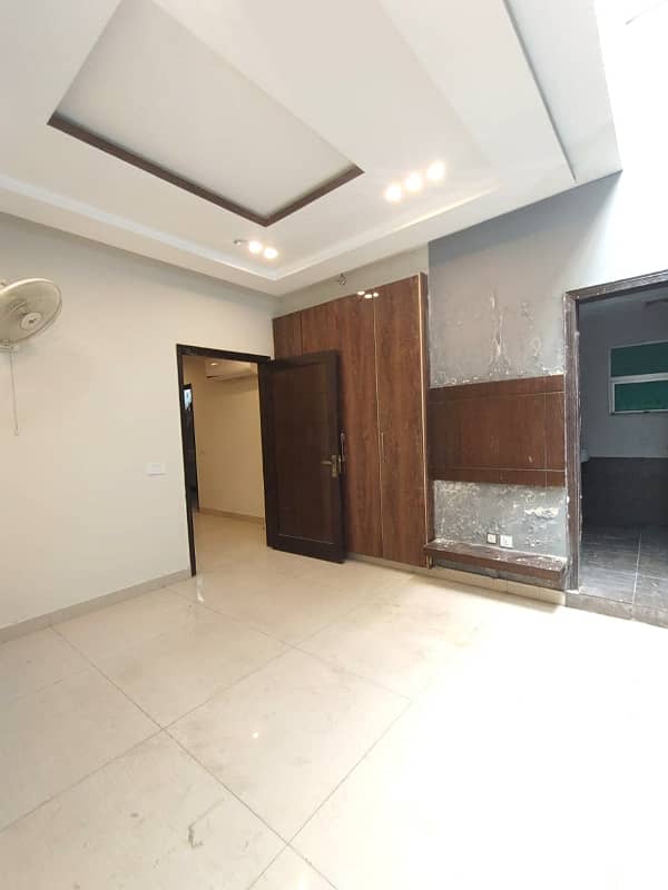 600 Square Feet Flat For Rent In DHA Phase 6 8