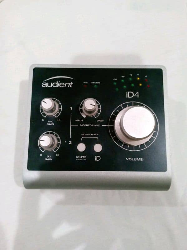 Audient ID4 Audio Interface 0