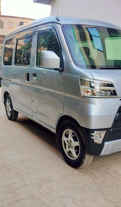 Daihatsu Hijet 2018 3