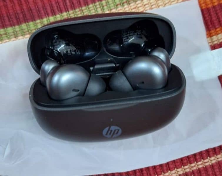 IMMACULATE HP EARBUDS 4