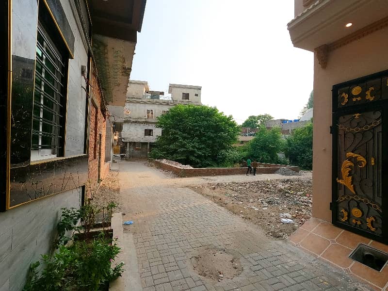 Looking For A Prime Location House In Samanabad 2