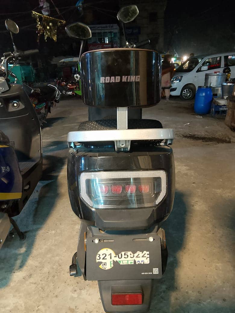 ROAD KING SCOOTY (2024) MODEL 1