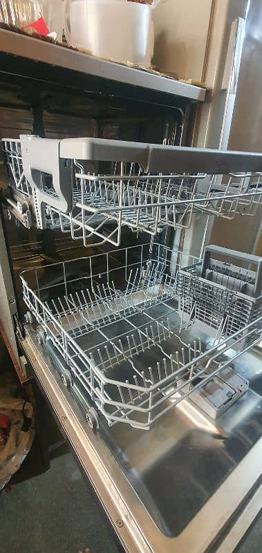 LG Dishwasher with Inverter Direct Drive - DFB512FP 6