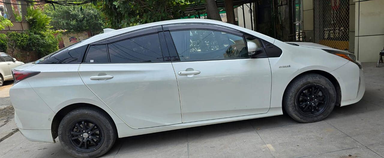 Toyota Prius 2018- 2021 Like Brand New Excellent Condition 8