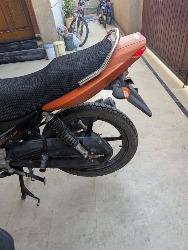 Motorcycle Yamaha YBR 125 G 2