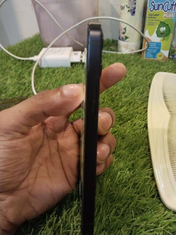 iphone 12mini 64GB Black 10/10 condition 3