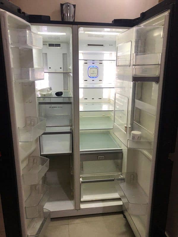 good condition double door fridge 5