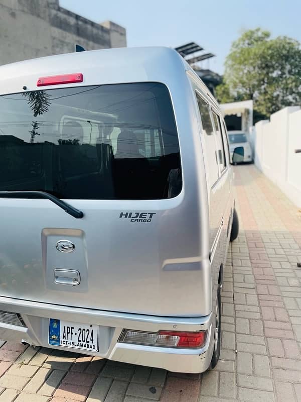 Daihatsu Hijet 2018 3