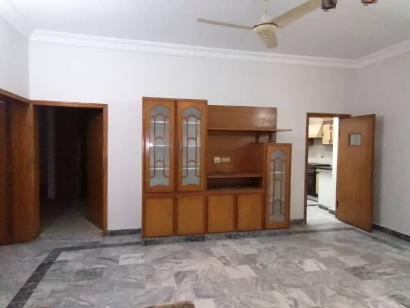 DHA 1 Kanal Excellent Upper Portion For Rent In Phase 4 5