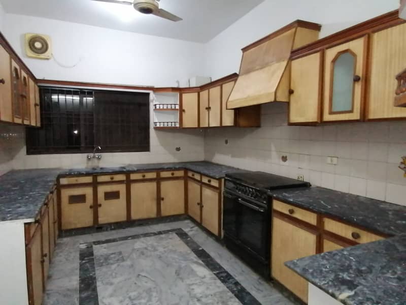 DHA 1 Kanal Excellent Upper Portion For Rent In Phase 4 6