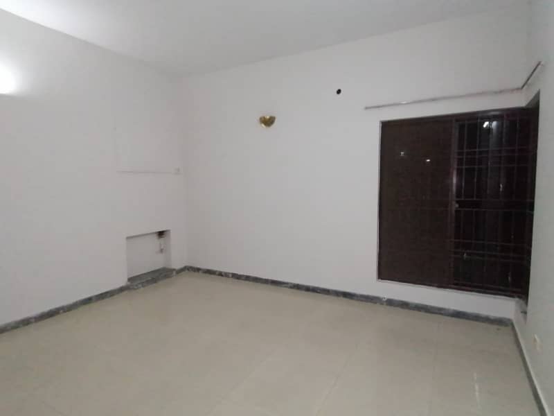 DHA 1 Kanal Excellent Upper Portion For Rent In Phase 4 11