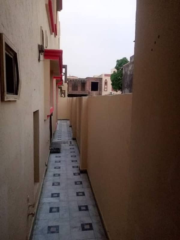 8 Marla House For Sale in Bahria Town Lahore 2