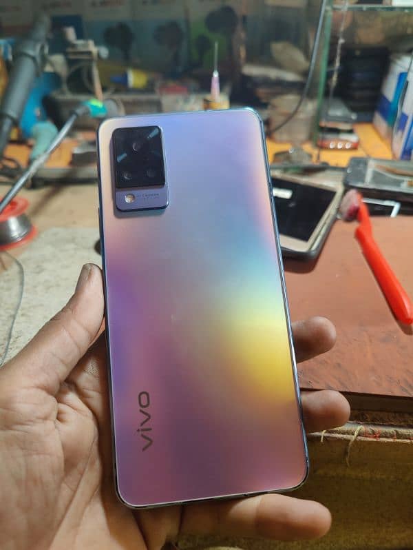 vivo V21 0