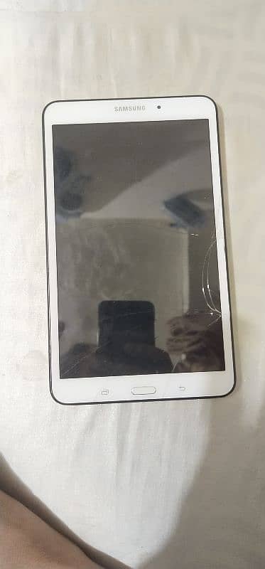 galaxy tab 4 8inch 2gb 16gb sim wala only kit thora sa glas brek ha 6