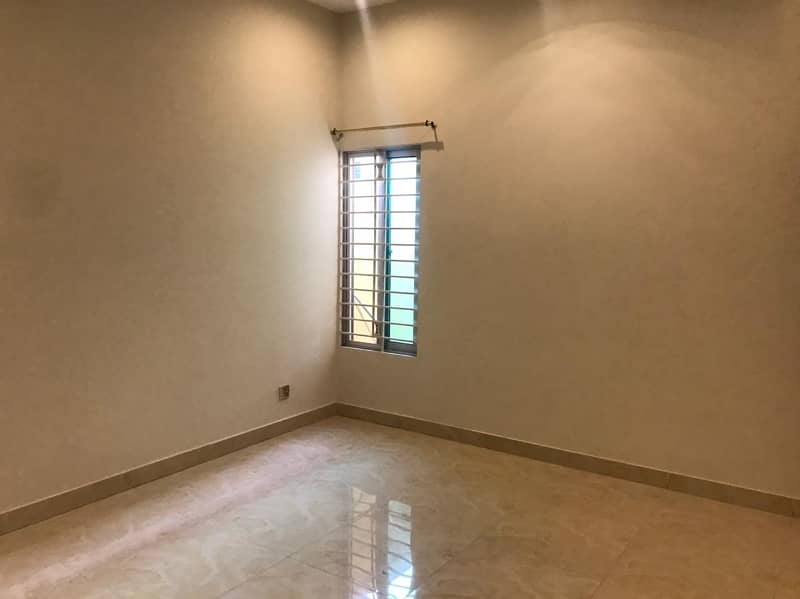 10 marla Ground portion for rent near metro station 3