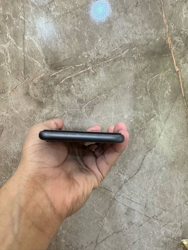 Iphone 11 128gb dual sim PTA approved 1