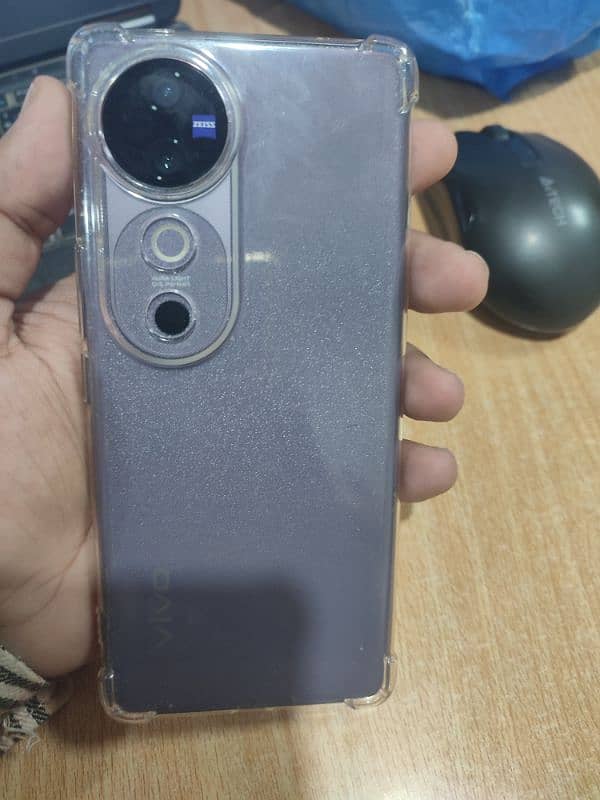 Vivo V40 2