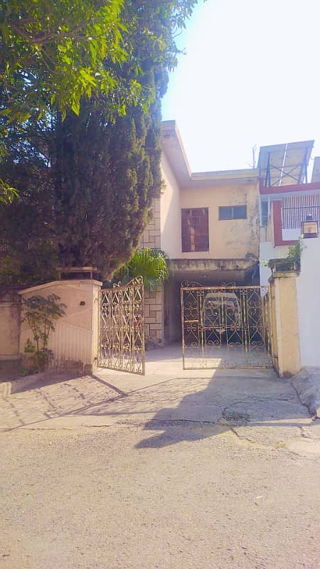 Prime Location House For Sale in G-9 0