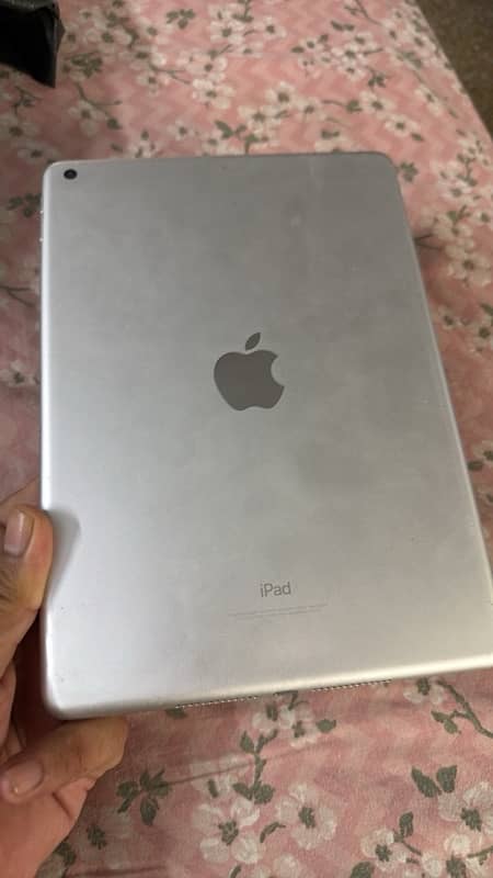 iPad 5th Gen (32Gb) 1