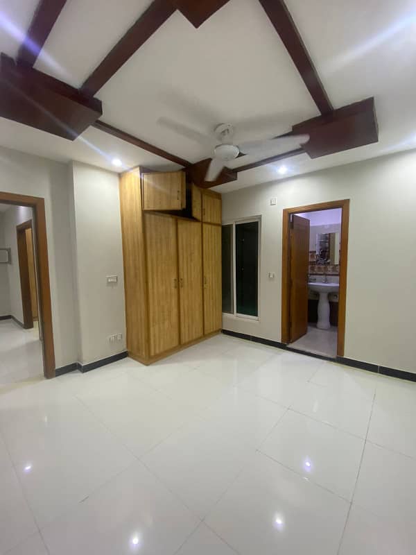 3 BED LUXURY UNFURNISHED APARTMENT AVAILABLE FOR RENT ON REASONABLE PRICE IN GULBERG GREEN ISLAMABAD 1