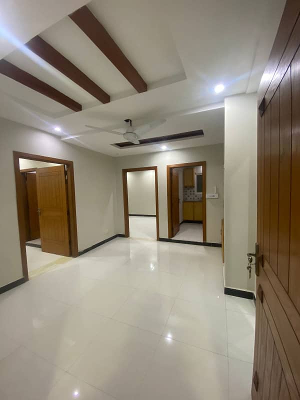 3 BED LUXURY UNFURNISHED APARTMENT AVAILABLE FOR RENT ON REASONABLE PRICE IN GULBERG GREEN ISLAMABAD 2