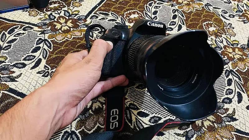 Canon 1300d with 70 250mm lenz 03456495407 1