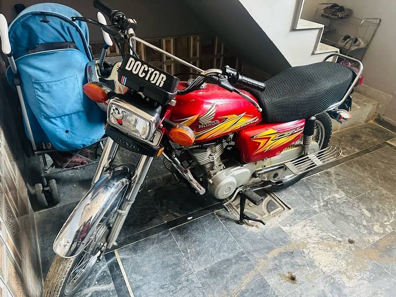 Honda 125 (21 Model), Red, 9/10 condition Non-Accidental bike for Sale 0