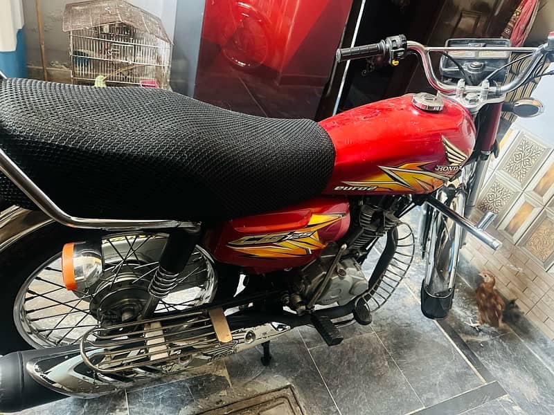 Honda 125 (21 Model), Red, 9/10 condition Non-Accidental bike for Sale 2