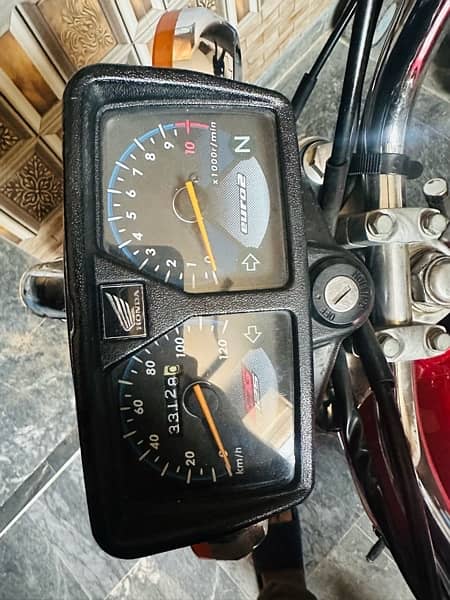 Honda 125 (21 Model), Red, 9/10 condition Non-Accidental bike for Sale 3