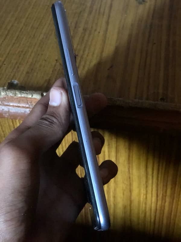 Vivo y20 4+1/64 gb 2